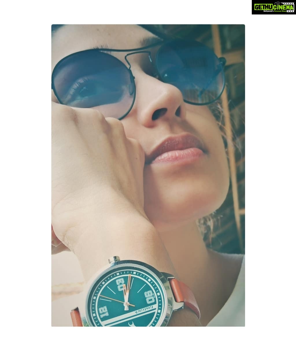 Sija Rose Instagram - Spend a day out with your loved ones . Have a meal, go for a walk, enjoy the sunset, drive, listen to your favorite music and click some amazing pics . This one's from my day spent well . #closeupshot #tooclose #adayspentwell #eyeglasses #fasttrack #notsoclearskin #abitedited #kanmani #kohleyes #kannamma #fasttrackwatch⌚ #fasttrackwatch