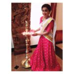 Sija Rose Instagram - Happppeeeeeyyyyyyy Onnnnaaaaaaaammmm 💮🏵🌹🌼💮🏵🌼💮🏵 #kohleyes #kanmani #kannamma #appleofmyeye