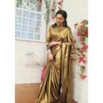 Sija Rose Instagram - GOLD DUST! . thoda zada hi hua . Flowers TV Onam special program Onakootu . Styling: @adhi_adzz_solo Lovely attire: @zaista_designer_studio . 📸: @athulambili #flowerstv #flowerstvshow #onamprogram #onamdays #golddust #traditional #saree #sareeblousedesigns #keralite #keralagirl #golden #goldenattire #kohleyes #kanmani #kannamma Kerala