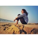 Sija Rose Instagram - Let's make peace with nature. #somelonetime #beachday #beachbaby #alltimefavorite #kanmani #appleofmyeye Puthuvype