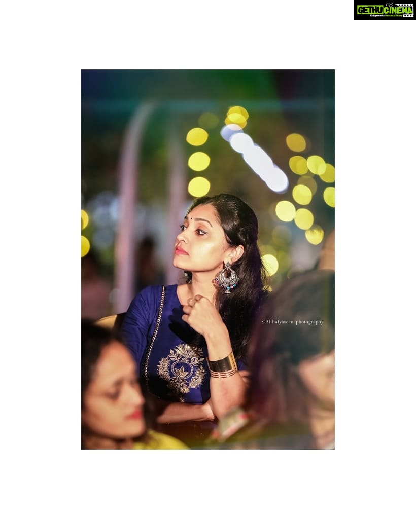 Sija Rose Instagram - . Chinthavistayaya..😆 👉 . 📷 @althafyaseen_photography . #blue #thankstoall #kanmani #kannamma #kohleyes