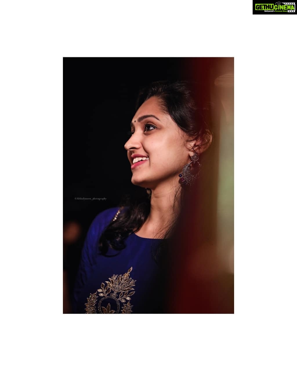 Sija Rose Instagram - . Chinthavistayaya..😆 👉 . 📷 @althafyaseen_photography . #blue #thankstoall #kanmani #kannamma #kohleyes