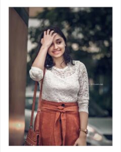 Sija Rose Instagram - :) Thank you @manumulanthuruthyphotography #photography #whitenbrownmix #lace #lifetakesguts Kochi, India