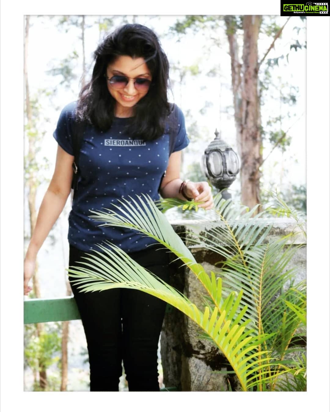 Sija Rose Instagram - Let's take . a . Leap of faith #jumptoanotherweekend #itsabluething #whythehellnot #pictureperfect #appleofmyeye Kerala