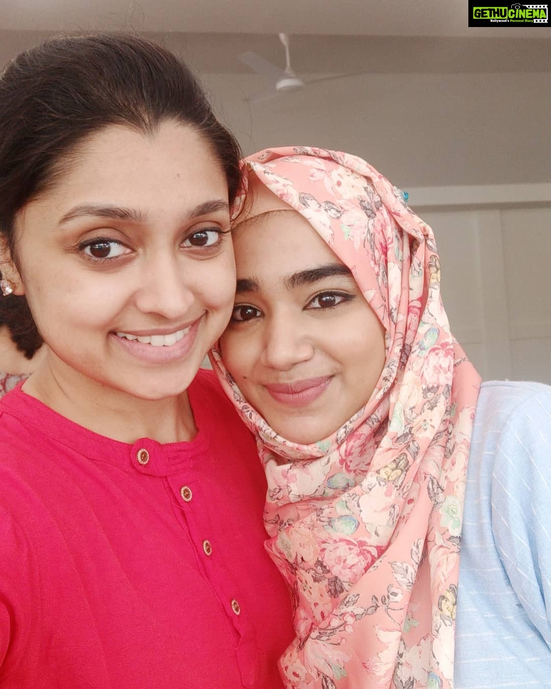 Sija Rose Instagram - An eventful day meeting amazing and talented people. . Thank you @mycopiepage and @artstop.affaa for this fluid resin workshop. . Few clicks from the day, and hello again workshop buddy @nikhita_aa French Toast