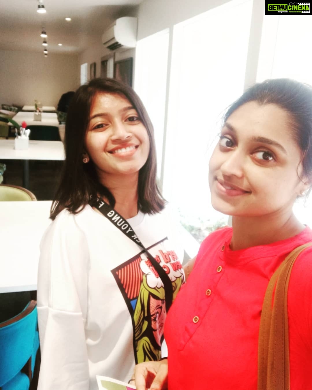 Sija Rose Instagram - An eventful day meeting amazing and talented people. . Thank you @mycopiepage and @artstop.affaa for this fluid resin workshop. . Few clicks from the day, and hello again workshop buddy @nikhita_aa French Toast
