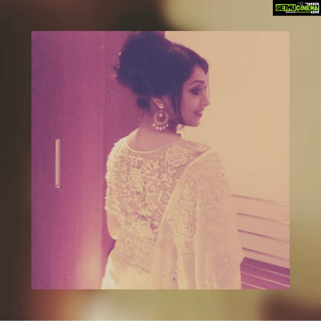 Sija Rose Instagram - #tbt Roses and beads in white #sareelove #beads #designer T. M. T