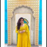 Sija Rose Instagram – Diwali ki शुभ कामनाएं 🪔
.
Festive 👉🏼
Attire : @khajuraho_boutique_ 
.
#yellowbee #swirl #festivepost