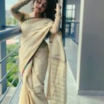 Sija Rose Instagram - Going filmy with this song! . When your friends dress you up and click good pictures (RARE)!!! @riaa_saira @lakshmi.sruthi . #tofriendship #imialwaysinsaree #drape #tamil #song #thooriga #reels .