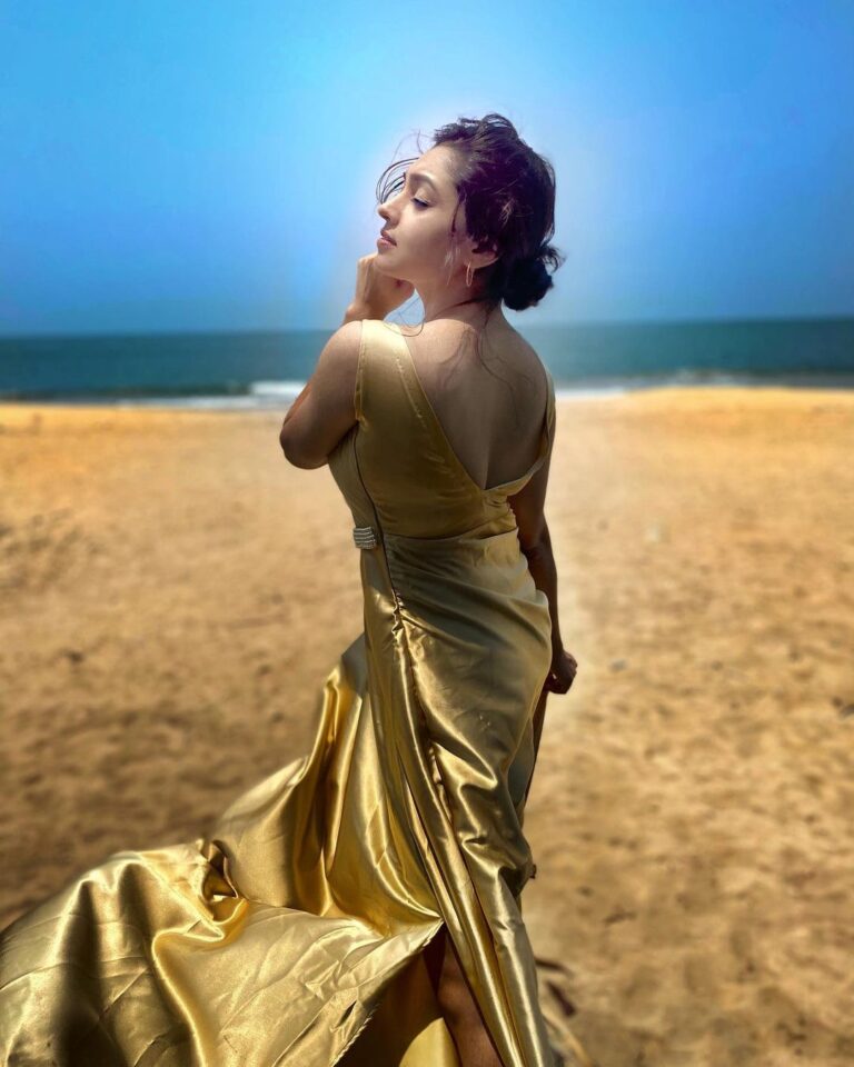 Sija Rose Instagram - A golden badge to all those who took time to wish me . Thank you . Hope to be wiser this year . Post birthday pic🌟 . Attire: @leirakuncysiby #that #goldendress #pearlsonthem #beachgirl #grateful #fortheone 💕