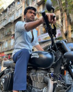 Silambarasan Instagram - On the sets of  #VTK 

#vendhuthanindhathukaadu 🎥 🎬