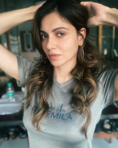 Simran Kaur Mundi Instagram - My hairstyle is called “I Tried”.