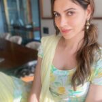 Simran Kaur Mundi Instagram – #GoldenHour 💛 #desi