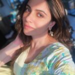 Simran Kaur Mundi Instagram - The lighting was worth damaging my retinas💛 #desi #sunkissed