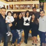 Sneha Ullal Instagram - My schoolies and some new 🤪😉 @mansibajajf @mohitfatnani @priyanka_salla @ppratik2117 @shilpabathija @avimittalofficial and #moi 🤪👭👫👭👫👭👭 Taj Lands End, Mumbai