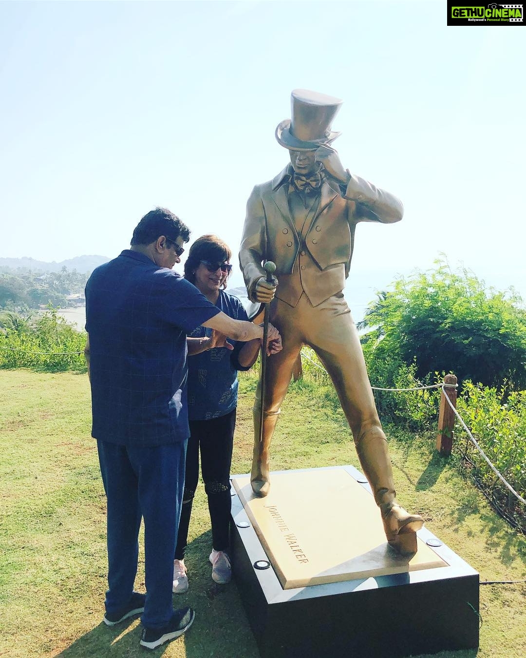 Sneha Ullal Instagram - Always doing masti.. Happy Bday MAMADA ...No drama no dialogue no long status. #keepitreal My family my Gods