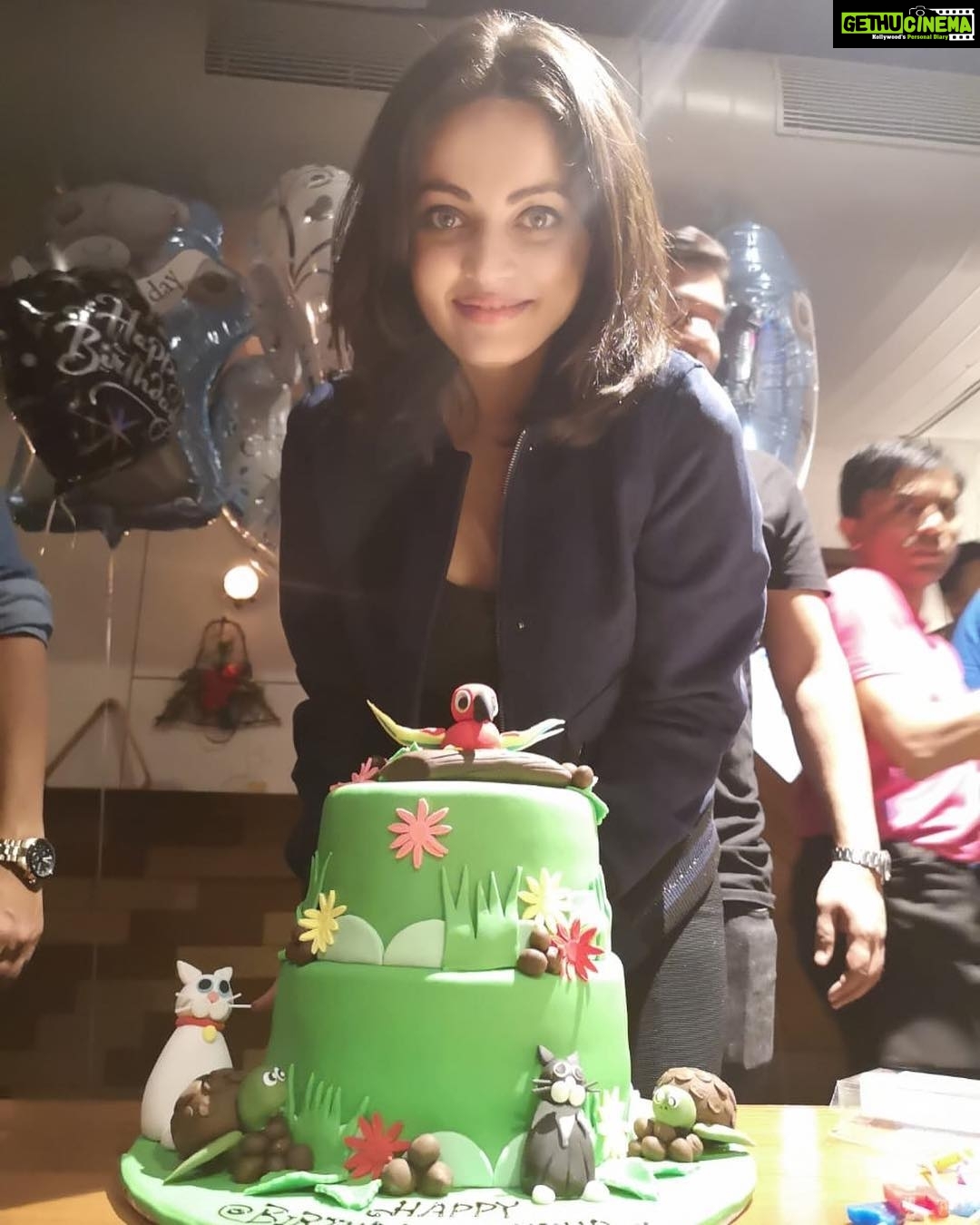 Sneha Ullal Instagram - My cake 😀🖤.It had my cats,my turtles and my bird..It was all love.So perfect.Thank you AM
