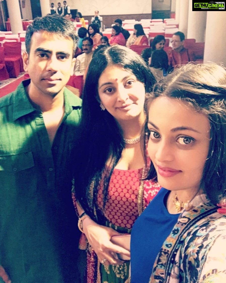 Sneha Ullal Instagram - ❤️❤️🖤 my pillars,my protectors,boy beaters,my fav people,my sister,my bff,my family.