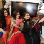 Sneha Ullal Instagram - My girls ❤️❤️❤️ @saumyaullal @itsmearshiyakhan @facesofmadness #ganeshchaturti2018 #foreverkindofpeople