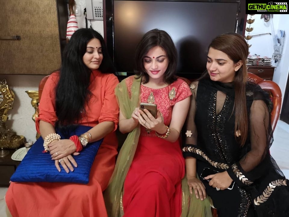 Sneha Ullal Instagram - My girls ❤️❤️❤️ @saumyaullal @itsmearshiyakhan @facesofmadness #ganeshchaturti2018 #foreverkindofpeople