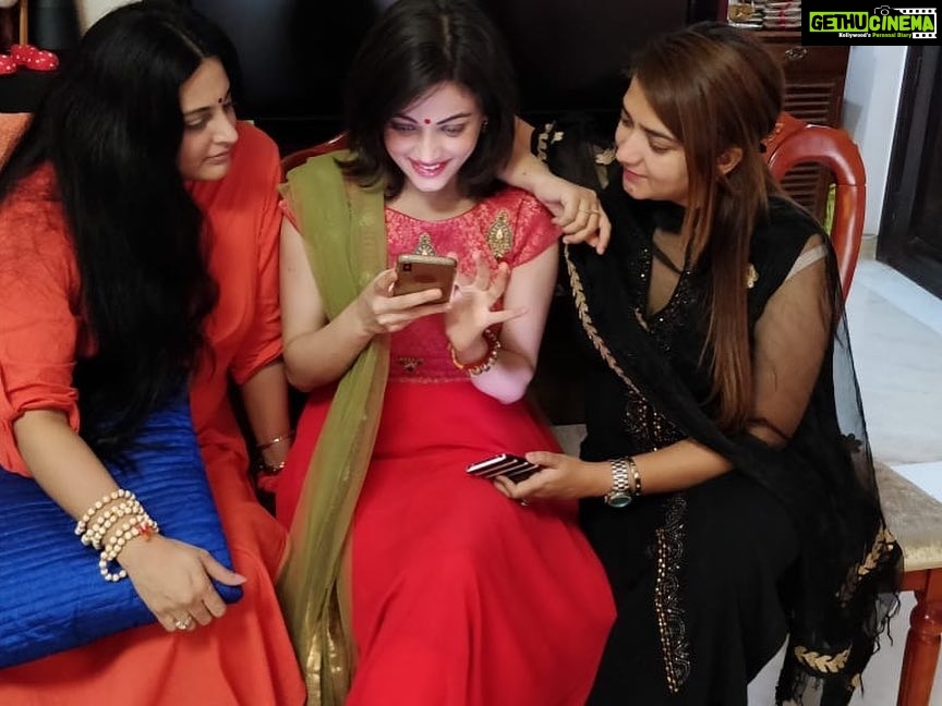 Sneha Ullal Instagram - My girls ❤️❤️❤️ @saumyaullal @itsmearshiyakhan @facesofmadness #ganeshchaturti2018 #foreverkindofpeople