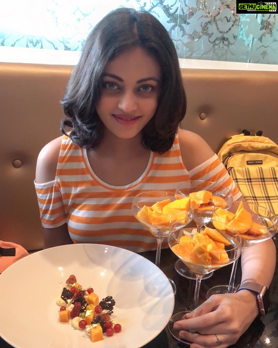 Sneha Ullal Instagram - Artisan yummies by PATISSERIE Chef Yashwanth @sofitelmumbaibkc