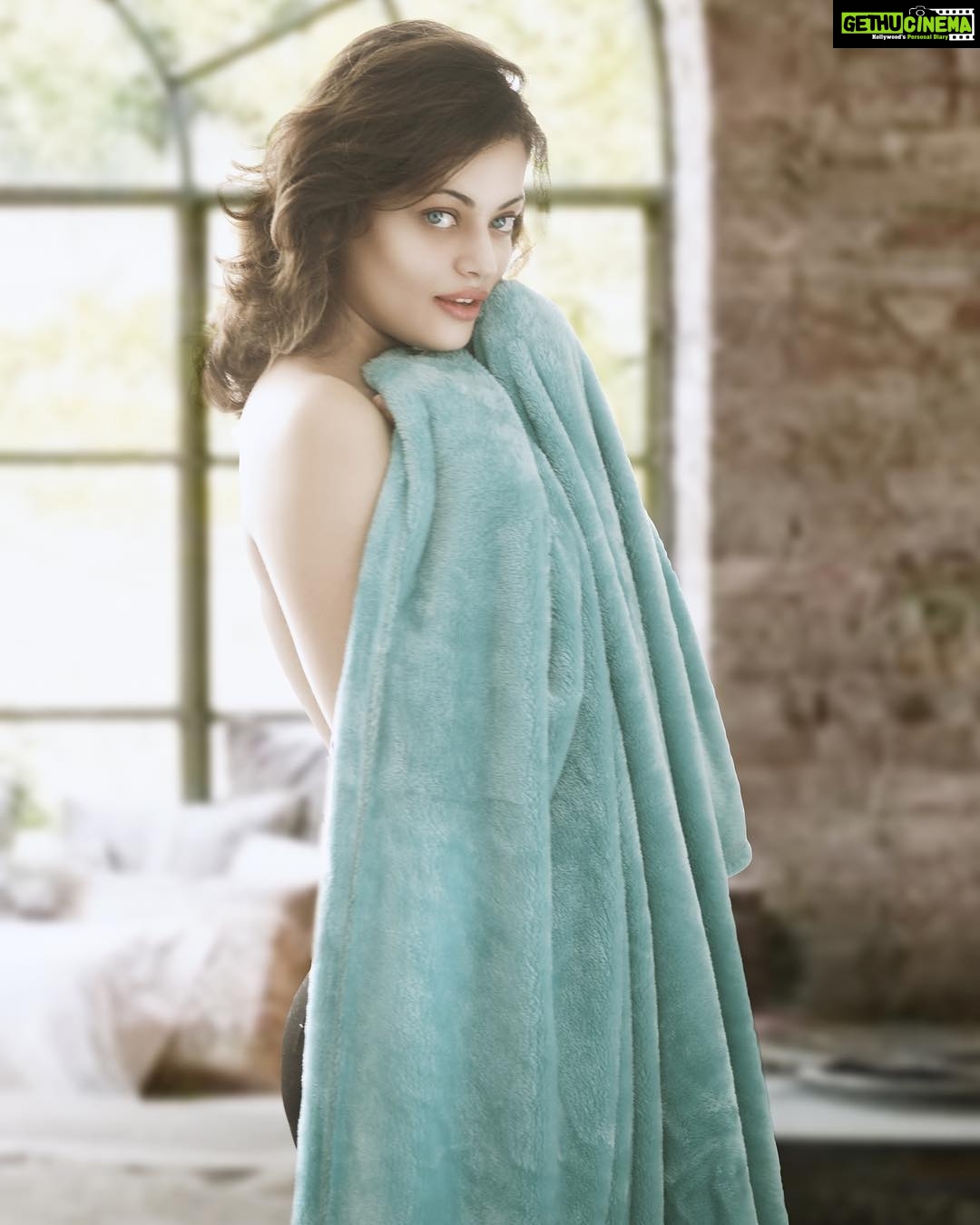 Sneha Ullal Instagram - Let her sleep for when she wakes she will move mountains #obsessedwithblankets 👈🏻#cantbelievetheresahashtagforthat