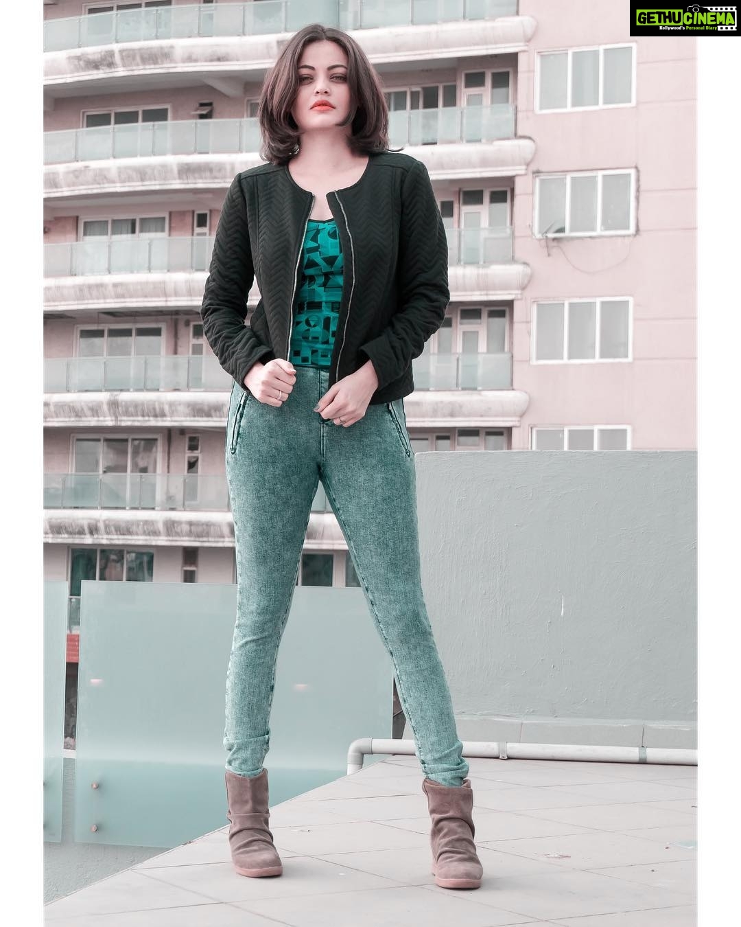 Sneha Ullal Instagram - It takes nothing to join the crowd. It takes everything to stand alone.#standingtall