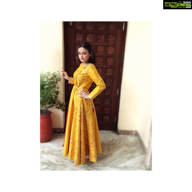 Sneha Ullal Instagram - Pic credit @saumyaullal and not @sarathshetty 😂🤪 Outfit by Enoya Indore City