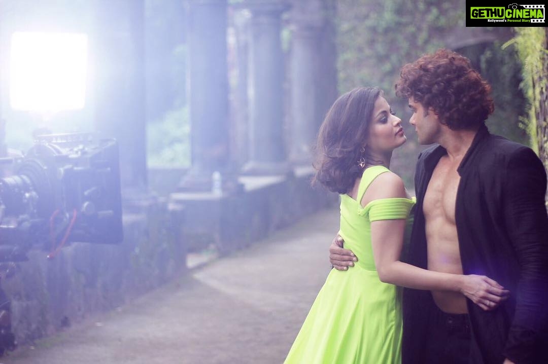 Sneha Ullal Instagram - Light Camera Action.Finished shooting this amazing romantic music video "Isqh wali baarish" .Releasing soon. Mukesh Textile Mills