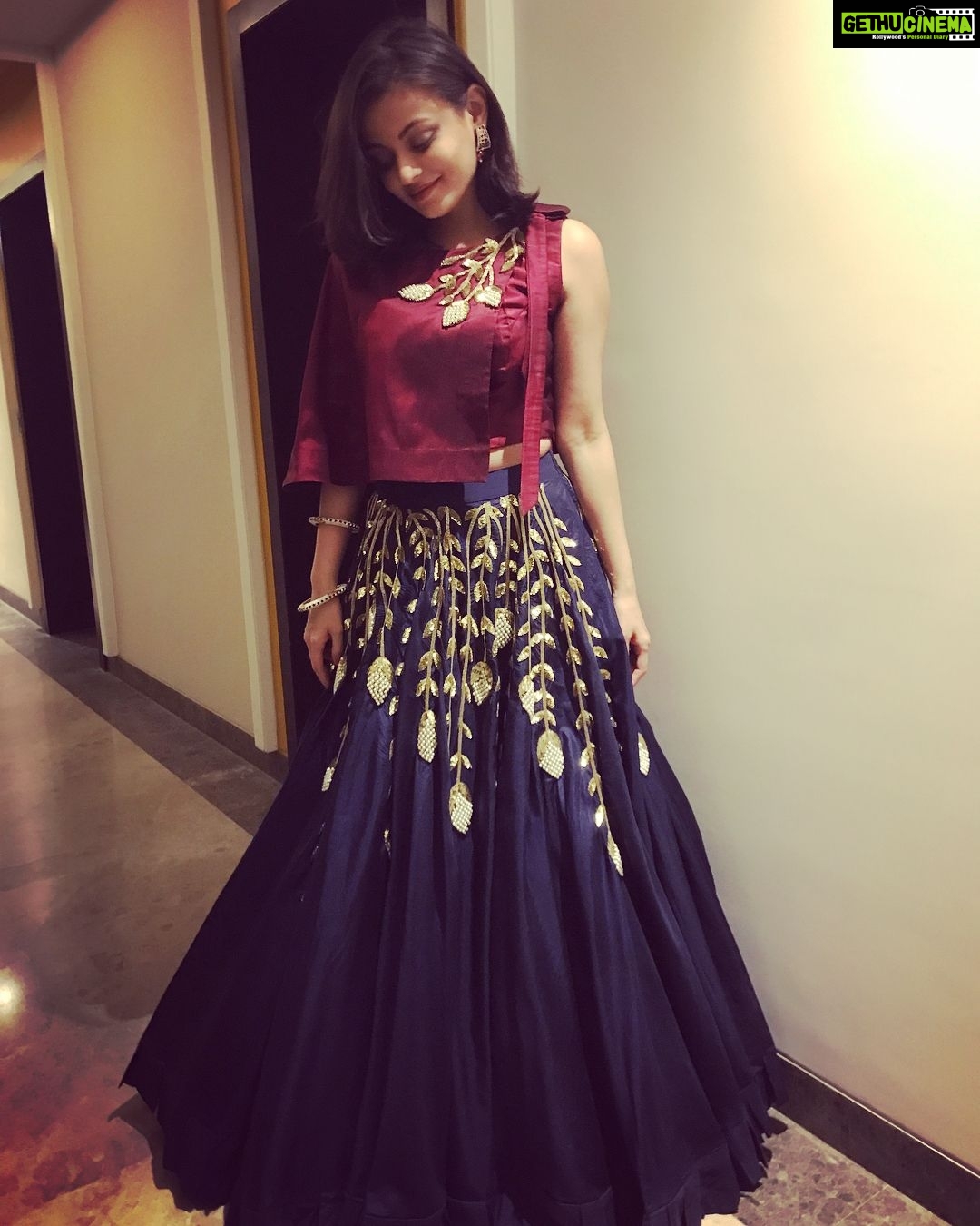 Sneha Ullal Instagram - Navratri in Bikaner Styled ππ» by @stylist_hemu Assisted by #teamhemu Outfit π - @sionnahpretcouture Clutch πΌ @bogaaccessories Heels π @paioshoes Lagti hu na heroine type ki?π Bikanir Rajasthan