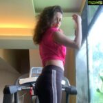 Sneha Ullal Instagram – Wtf i see unwanted flesh😂🥴.#snehaullal #keepitreal