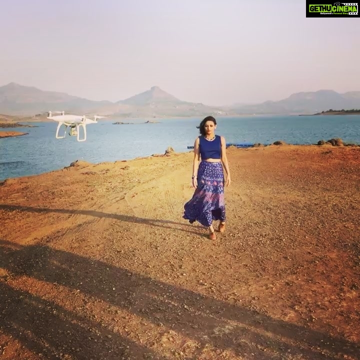Sneha Ullal Instagram - So this is a #drone and this flies really high to give you all those amazing birds eye view shots you see in so many films.I composed this shot for my iphone just to show you all this cool techi stuff ππ₯#dronestagram