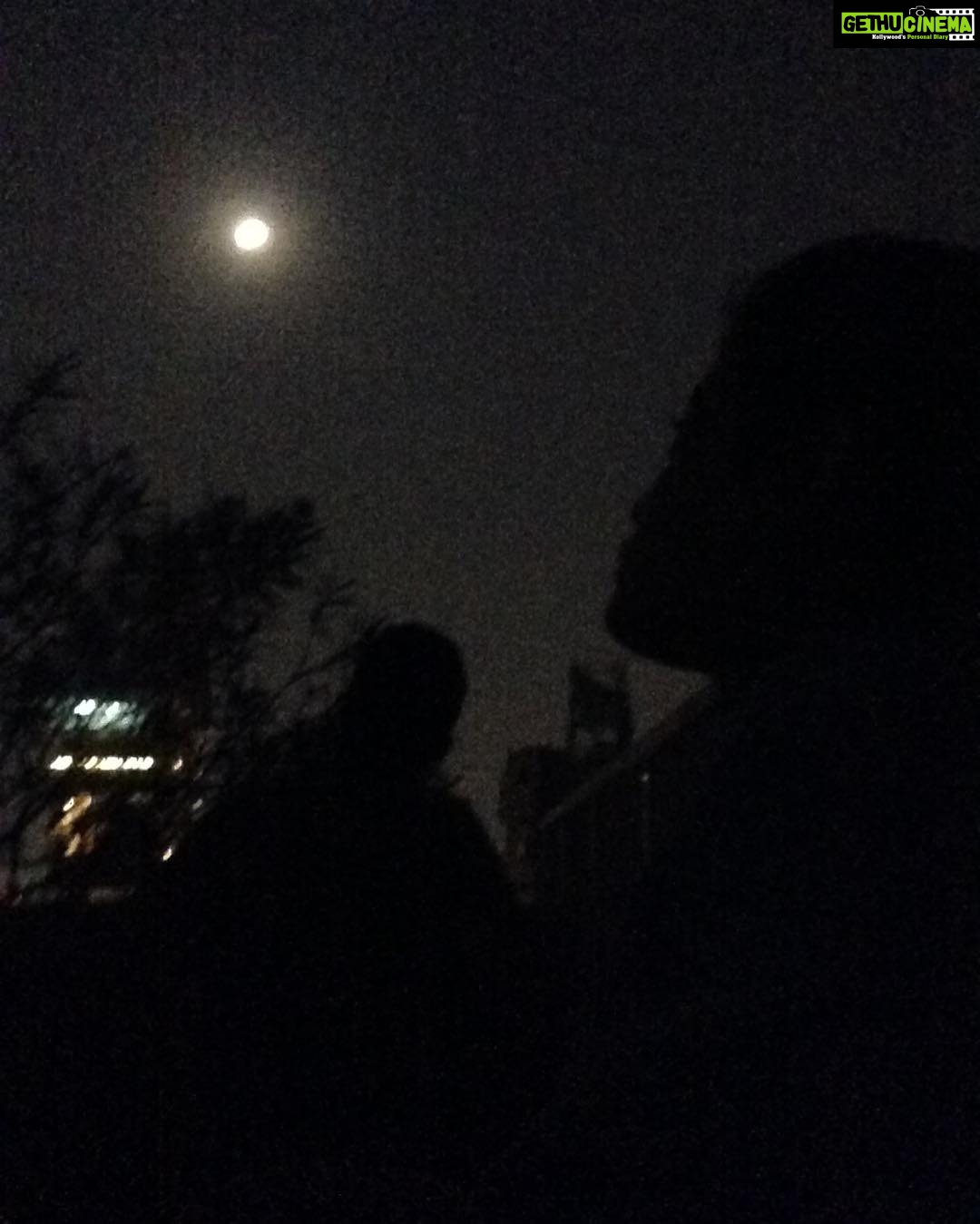 Sneha Ullal Instagram - Stay close to me. #fullmoonnight #moonchild