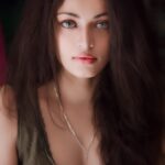 Sneha Ullal Instagram - I dont miss my long hair.. #tbt
