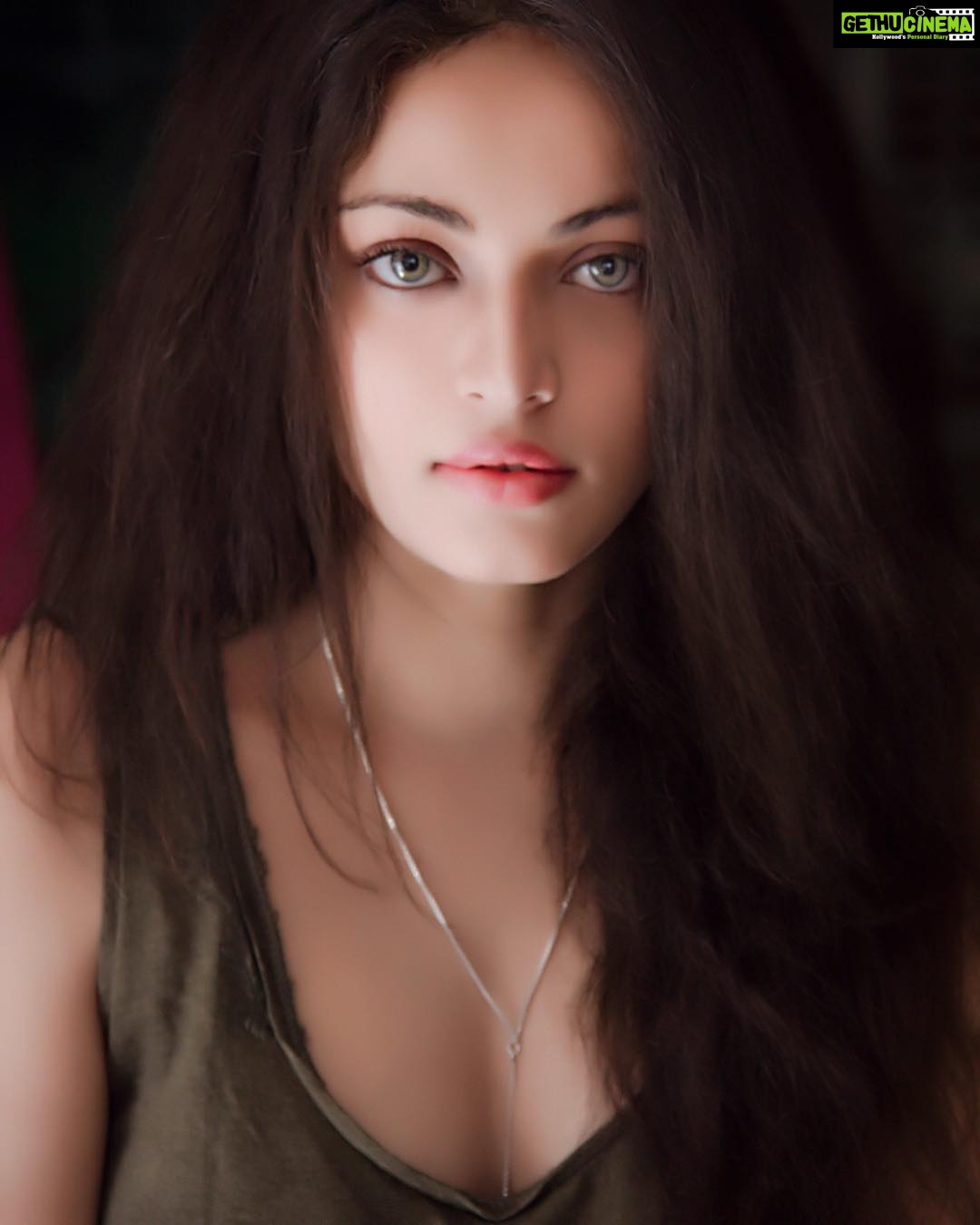 Sneha Ullal Instagram - I dont miss my long hair.. #tbt