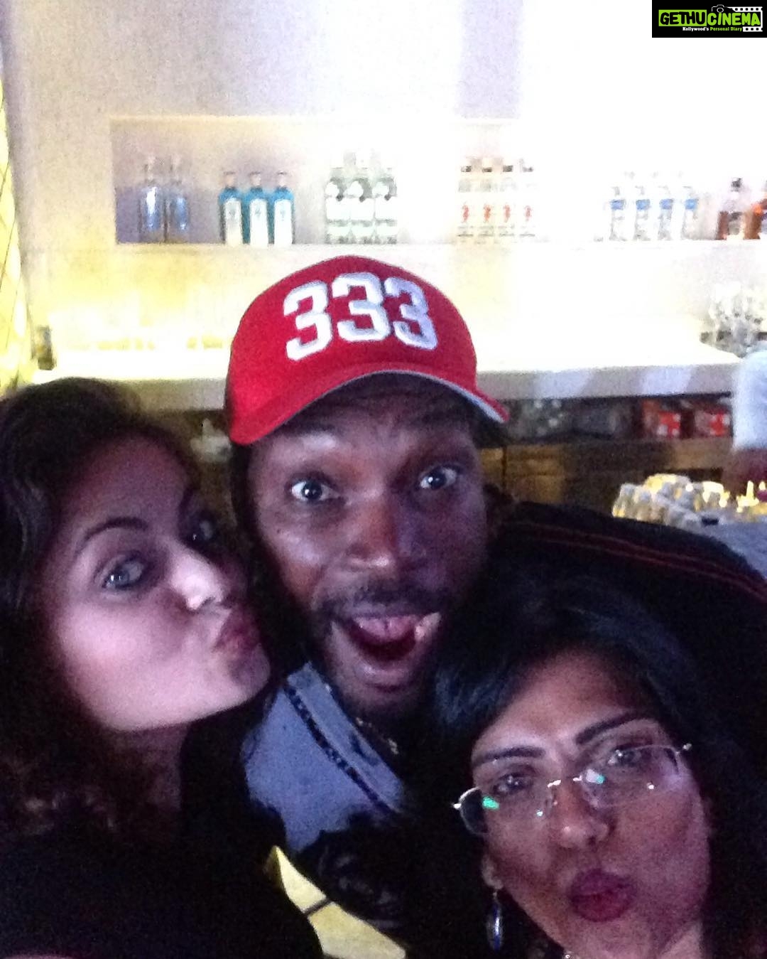 Sneha Ullal Instagram - Look at @chrisgayle333 being all cute last night . We danced and chatted .Such a cool person.Best of luck for tomorrows match .#partywithsportz #westindiescricket #champion