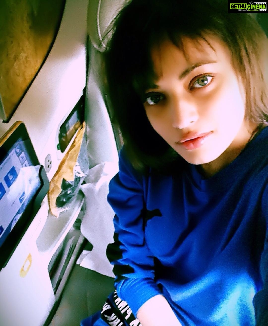 Sneha Ullal Instagram - Off to Dubai..#emirates #mcl2020 #victoriassecretpink