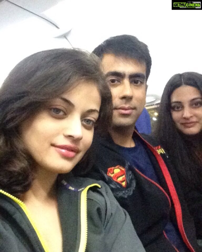 Sneha Ullal Instagram - Familia off to Muscat.Im going home.Taky off