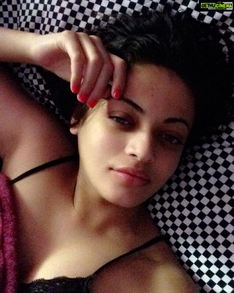 Sneha Ullal Instagram - My gm selfie #wakeuplook Off to lonavla today.#naturelover
