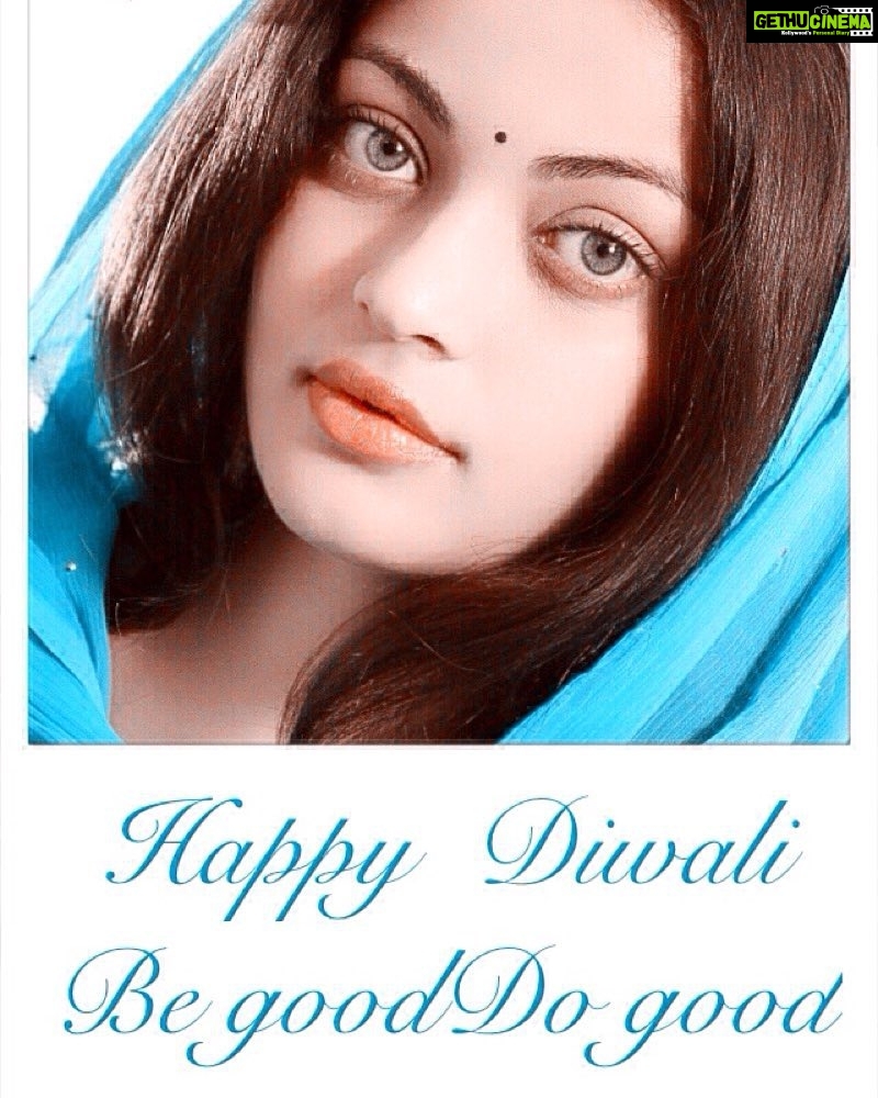 Sneha Ullal Instagram - Happppppppppppy Diwaliiiiiiiiiiiiiii 💃⭐️🍫💃👏🏻🙆🍮.Please avoid bursting crackers.I love you..❤️