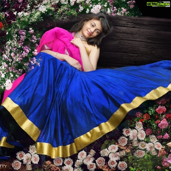 Sneha Ullal Instagram - Flowers just make my day..