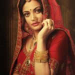 Sneha Ullal Instagram - Bridal shoot for Gold Bazaar 2021 Make up @makeupbybeljane Hair @hairmakeupjosephinec . . #snehaullal #bridal #bollywood