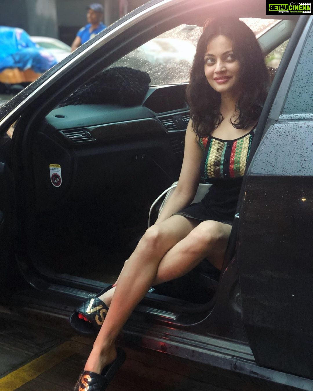 Sneha Ullal Instagram - Lets go for a drive? Hahha no need,stay at home. #snehaullal #lockdown2021 .The time will come again.Hang in there everyone.