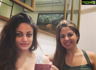 Sneha Ullal Instagram - 20 years of friendship & still counting @mansibajajf 👭#snehaullal #keepitreal