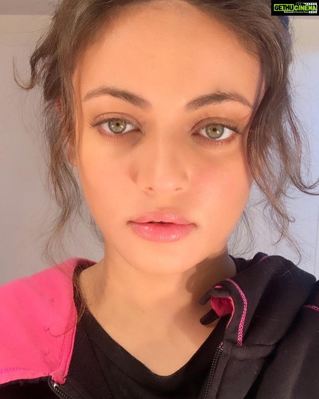 Sneha Ullal Instagram - Morning glow ... . . . I am lying.I have make up on & one of the filters from InstaStory.ππ₯°πβΊοΈπ€ #snehaullal π₯ Make up @makeupbybeljane Hair @hairmakeupjosephinec