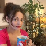 Sneha Ullal Instagram - Coffee in hand & Pepsi behind me..All love #snehaullal #crueltyfree
