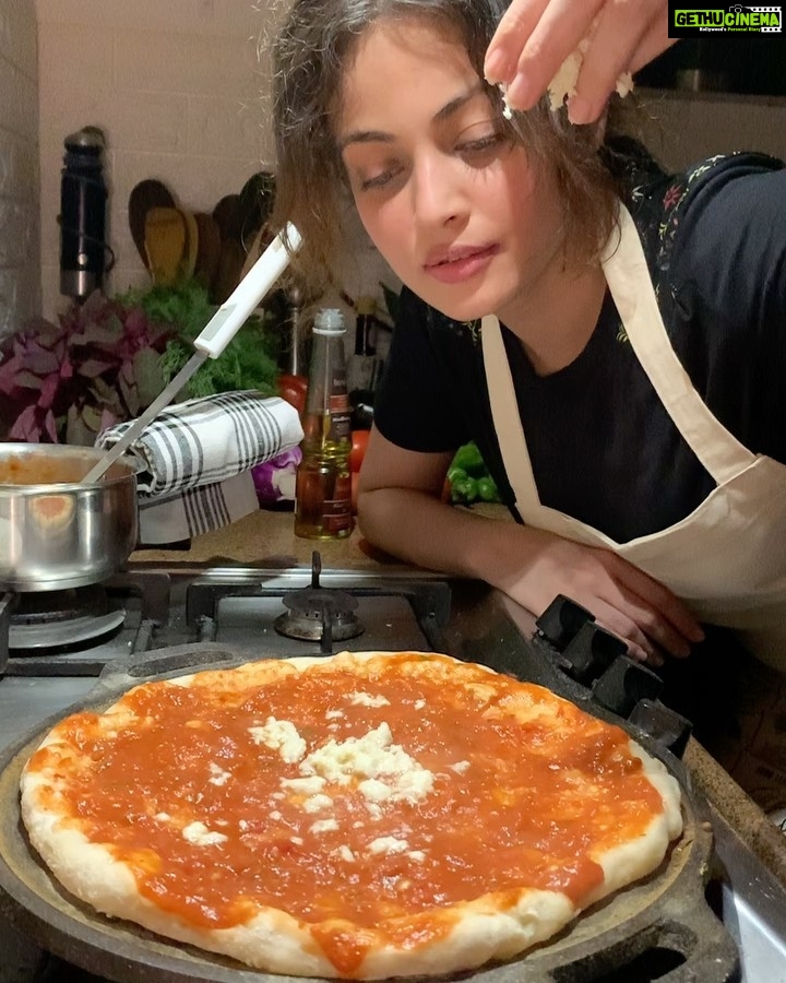 Sneha Ullal Instagram - 3 years of following a plant-based diet & still crave a good damn pizza.I need a real vegan cheese recipe (with no coconut) ,so i can make my own pizza.Email me the recipe,if you find one๐๐ป.#vegan #snehaullal #keepitreal