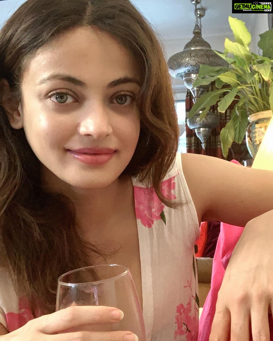 Sneha Ullal Instagram - Ok fine i will smile more ....But i will also try and do the sexy😂.The struggle i tell you.Oh god.#snehaullal #keepitreal
