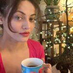 Sneha Ullal Instagram - Coffee in hand & Pepsi behind me..All love #snehaullal #crueltyfree